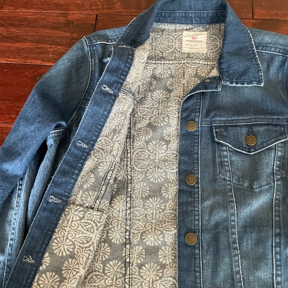 Vineyard Vines Blue Jacket with Patterned Lining/ size medium. - Picture 3 of 6